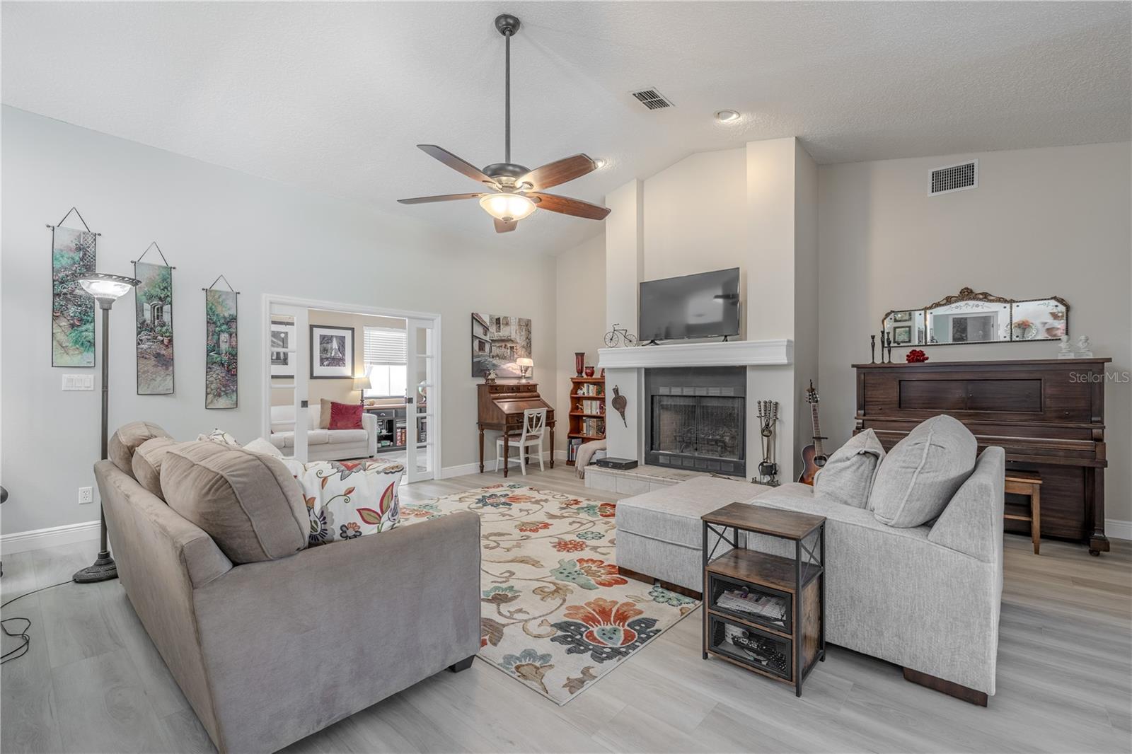 Listing photo id 5 for 465 Holly Hill Road