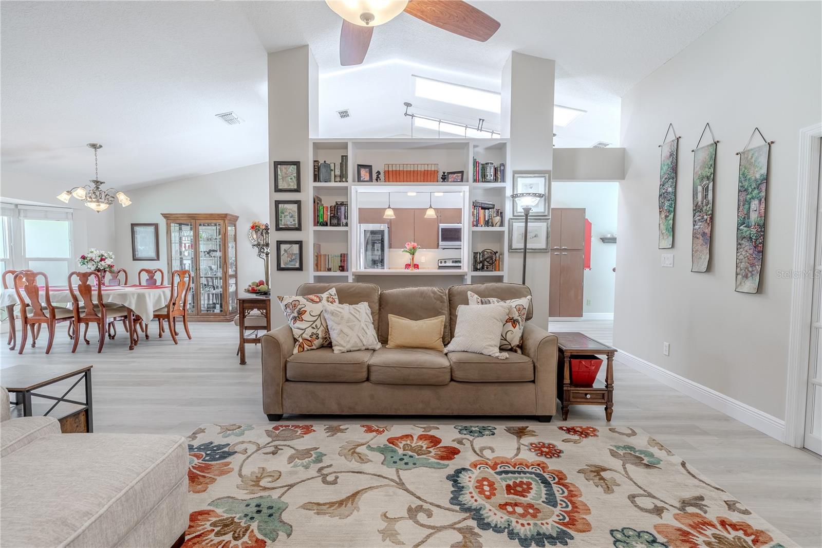 Listing photo id 7 for 465 Holly Hill Road