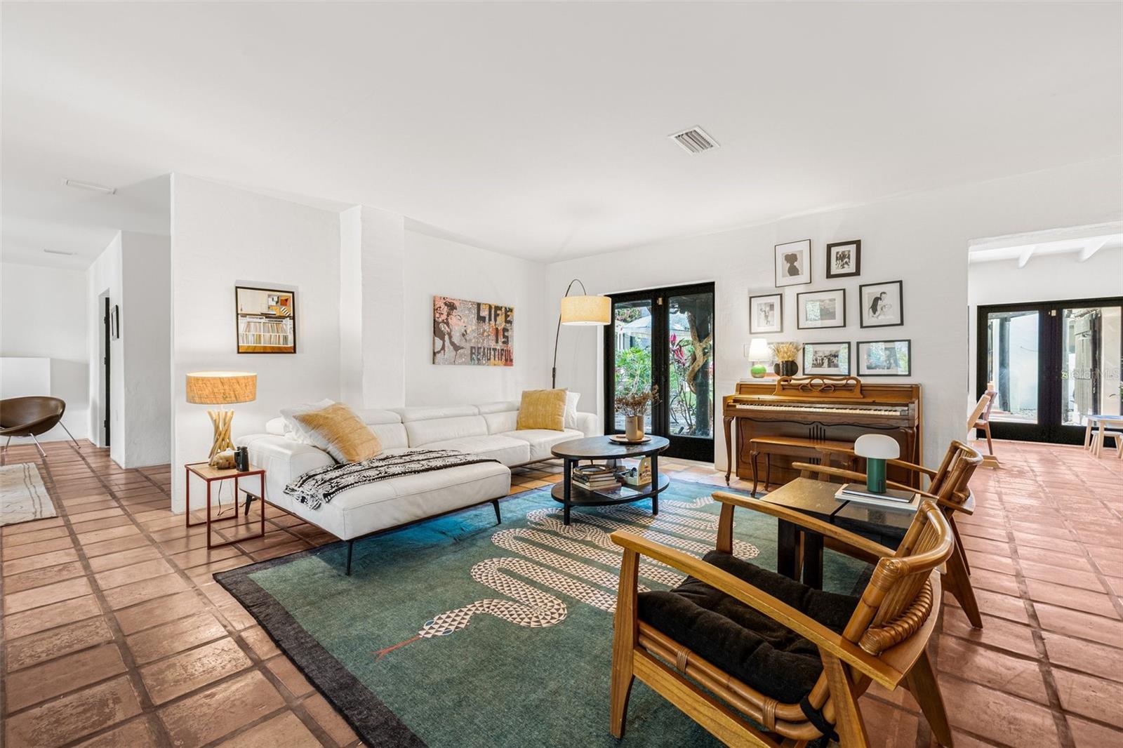 Image 13 of 99 For 122 Miramar Boulevard Ne