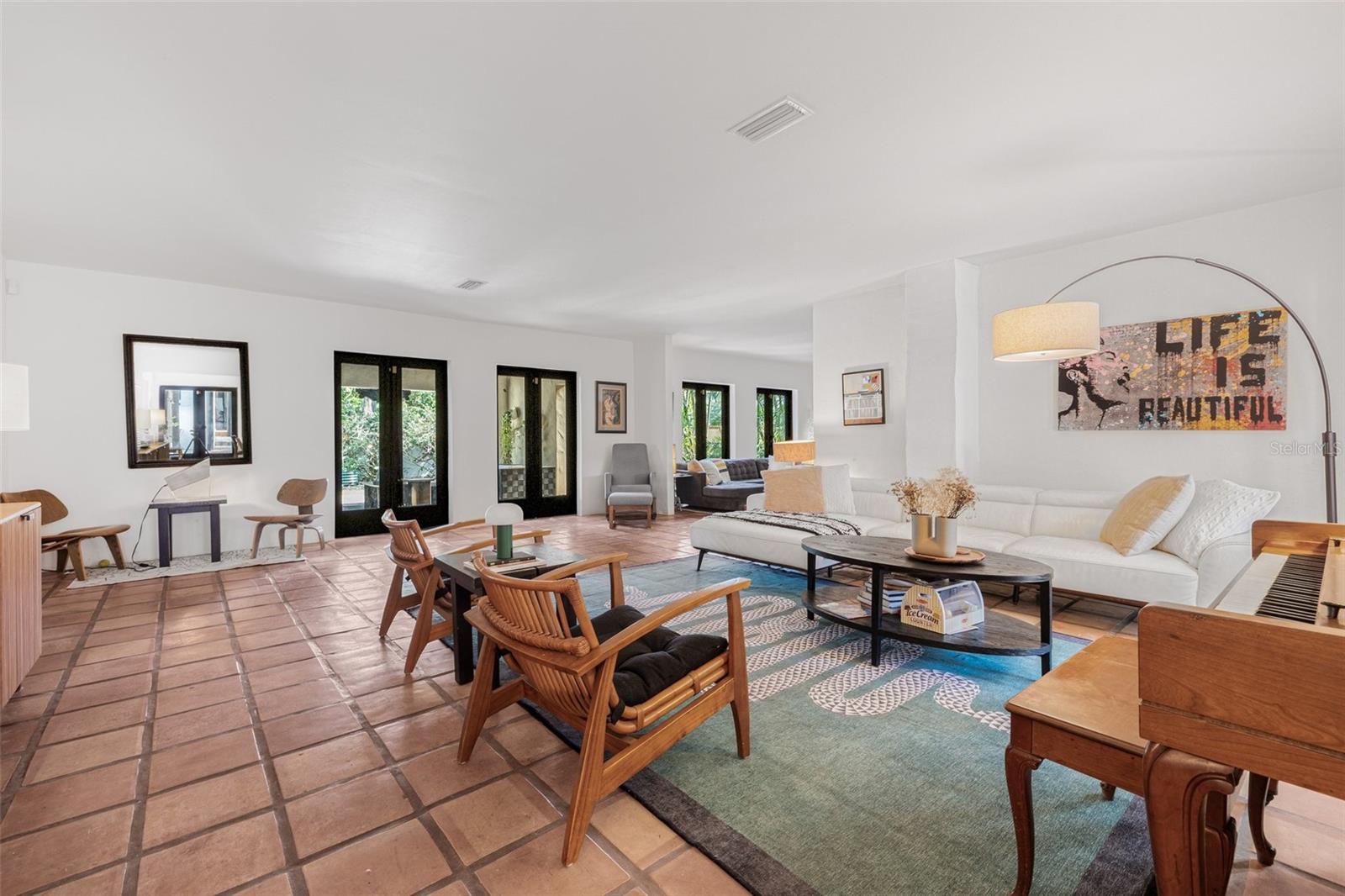 Image 15 of 99 For 122 Miramar Boulevard Ne
