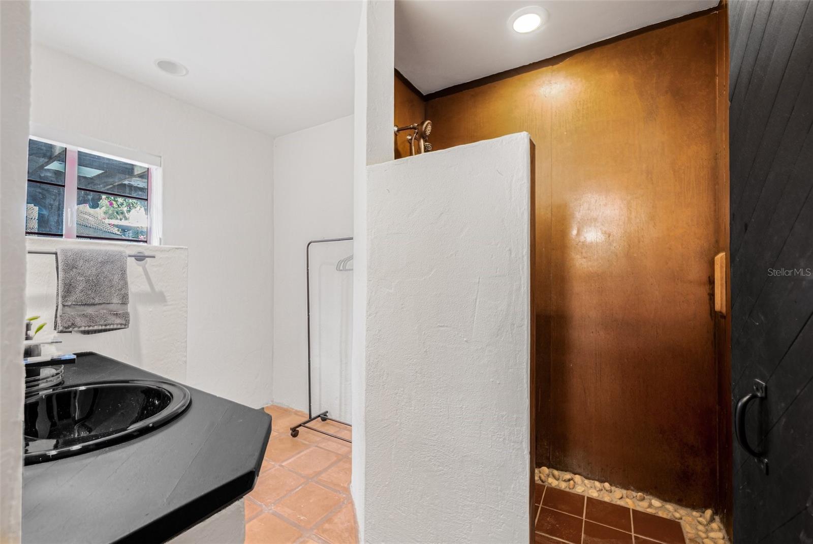Image 19 of 99 For 122 Miramar Boulevard Ne