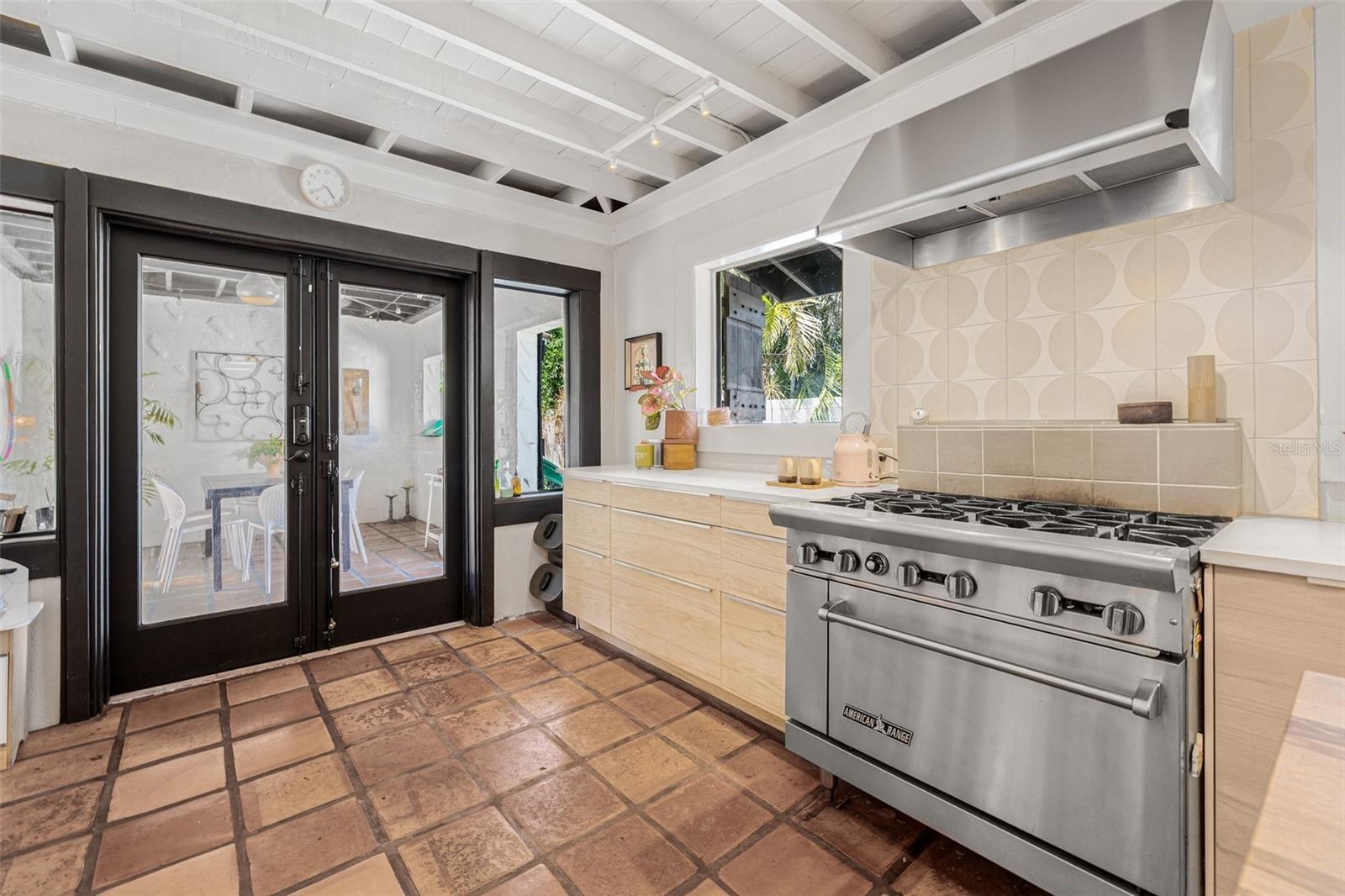 Image 27 of 99 For 122 Miramar Boulevard Ne