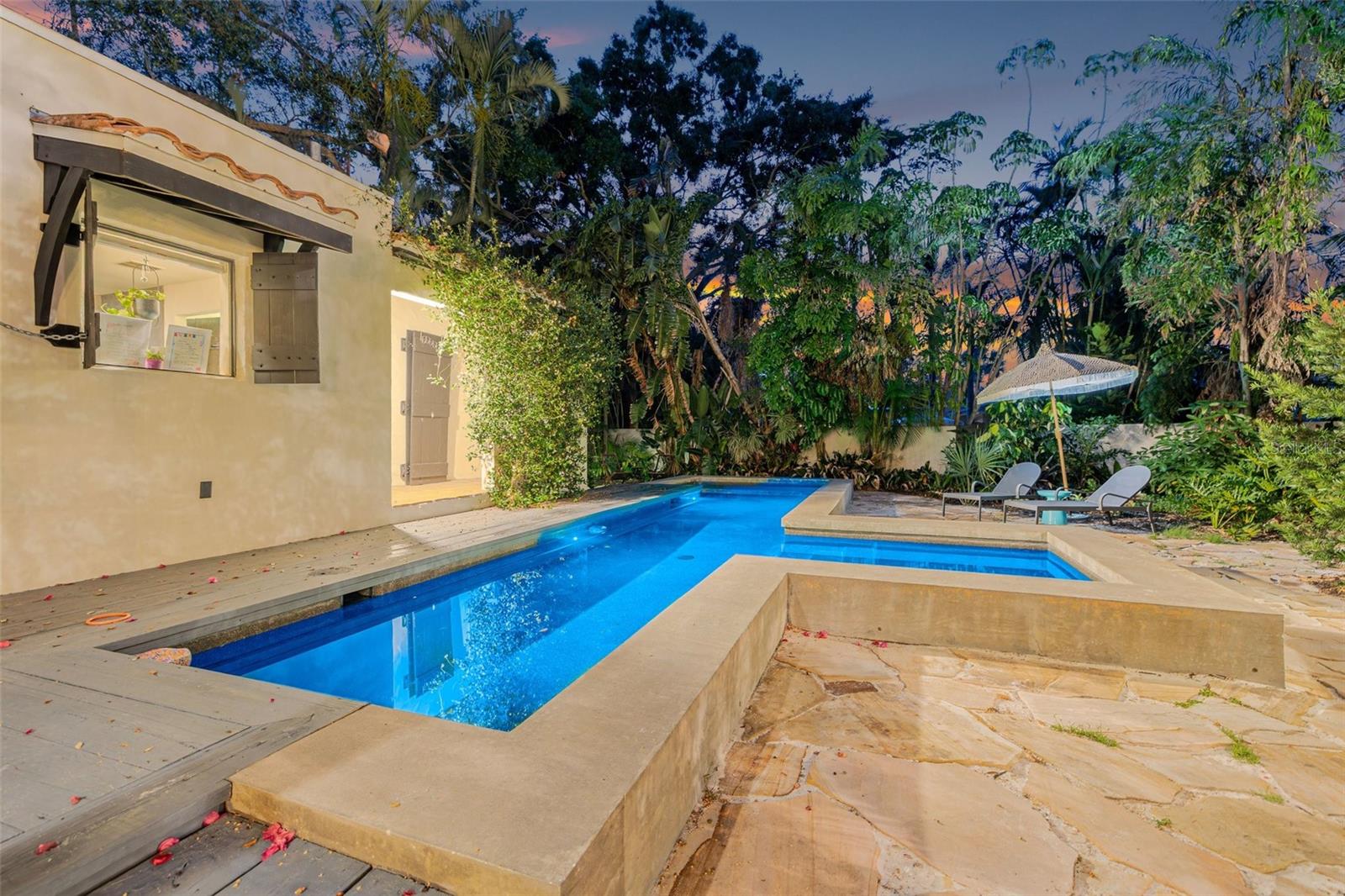 Image 28 of 99 For 122 Miramar Boulevard Ne