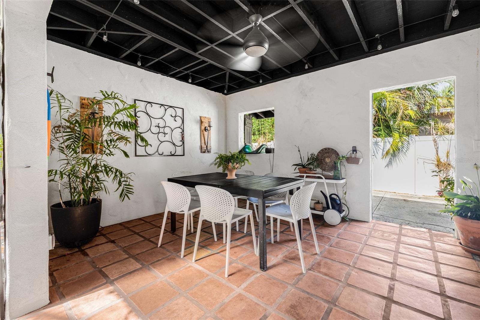 Image 31 of 99 For 122 Miramar Boulevard Ne