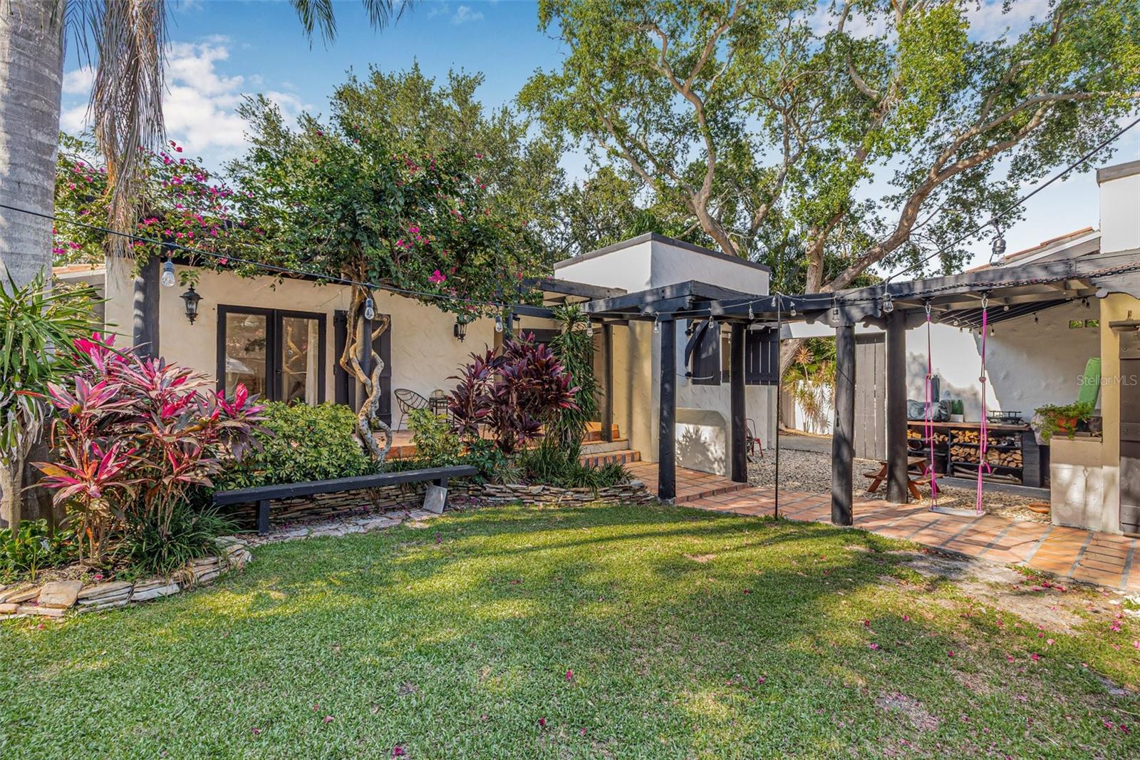 Image 32 of 99 For 122 Miramar Boulevard Ne