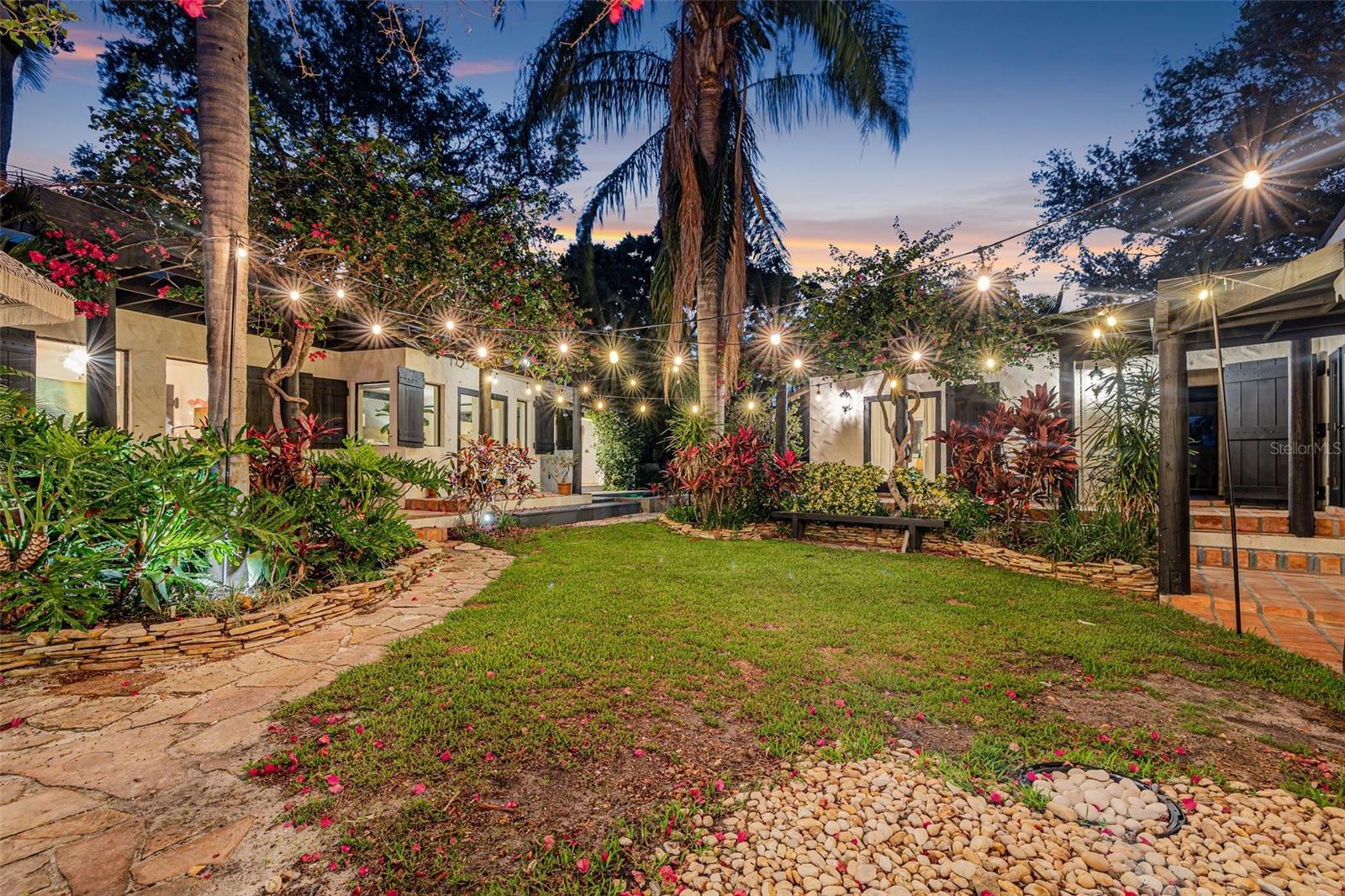 Image 35 of 99 For 122 Miramar Boulevard Ne