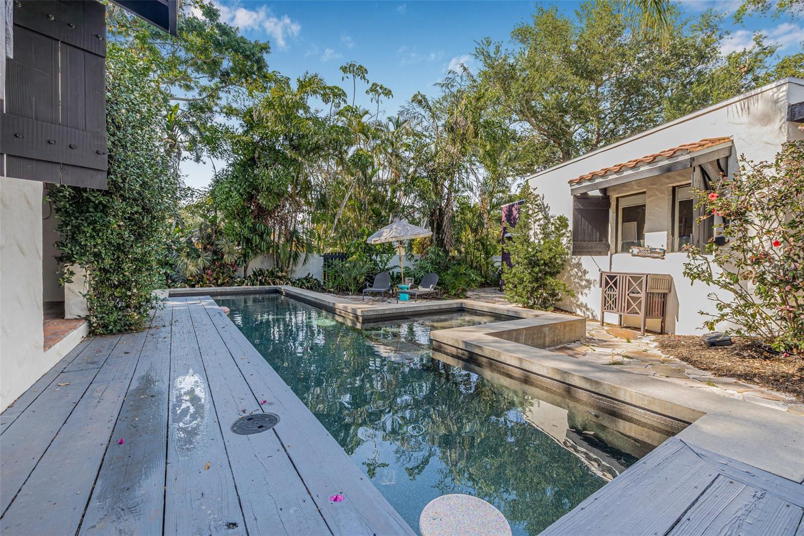 Image 36 of 99 For 122 Miramar Boulevard Ne