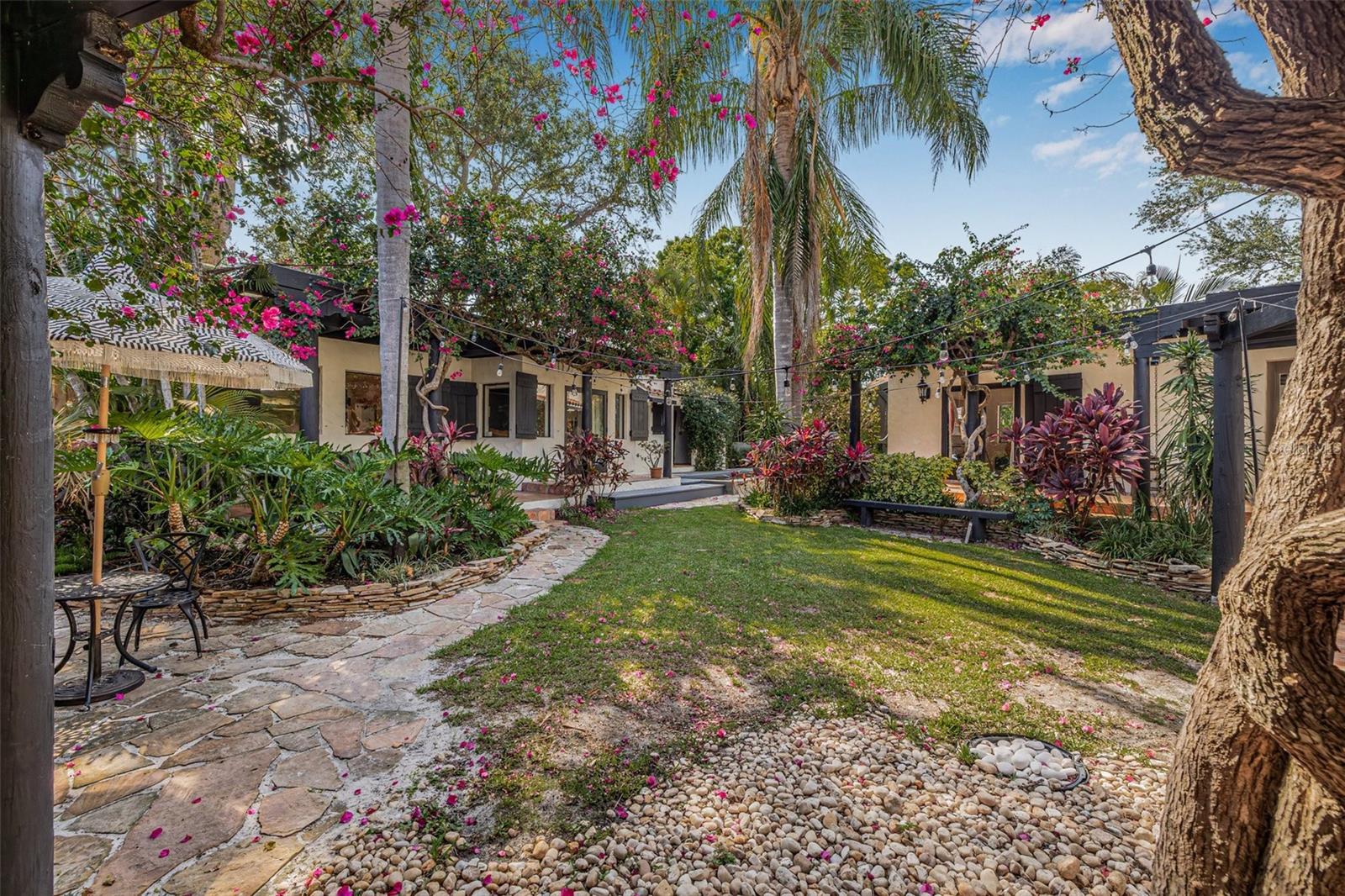 Image 38 of 99 For 122 Miramar Boulevard Ne