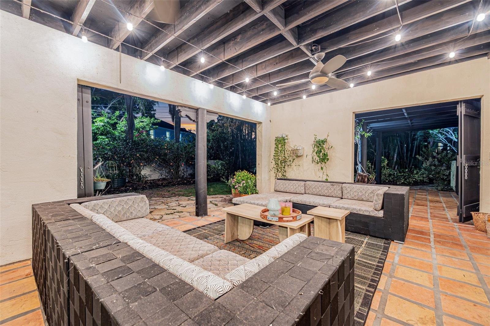 Image 4 of 99 For 122 Miramar Boulevard Ne