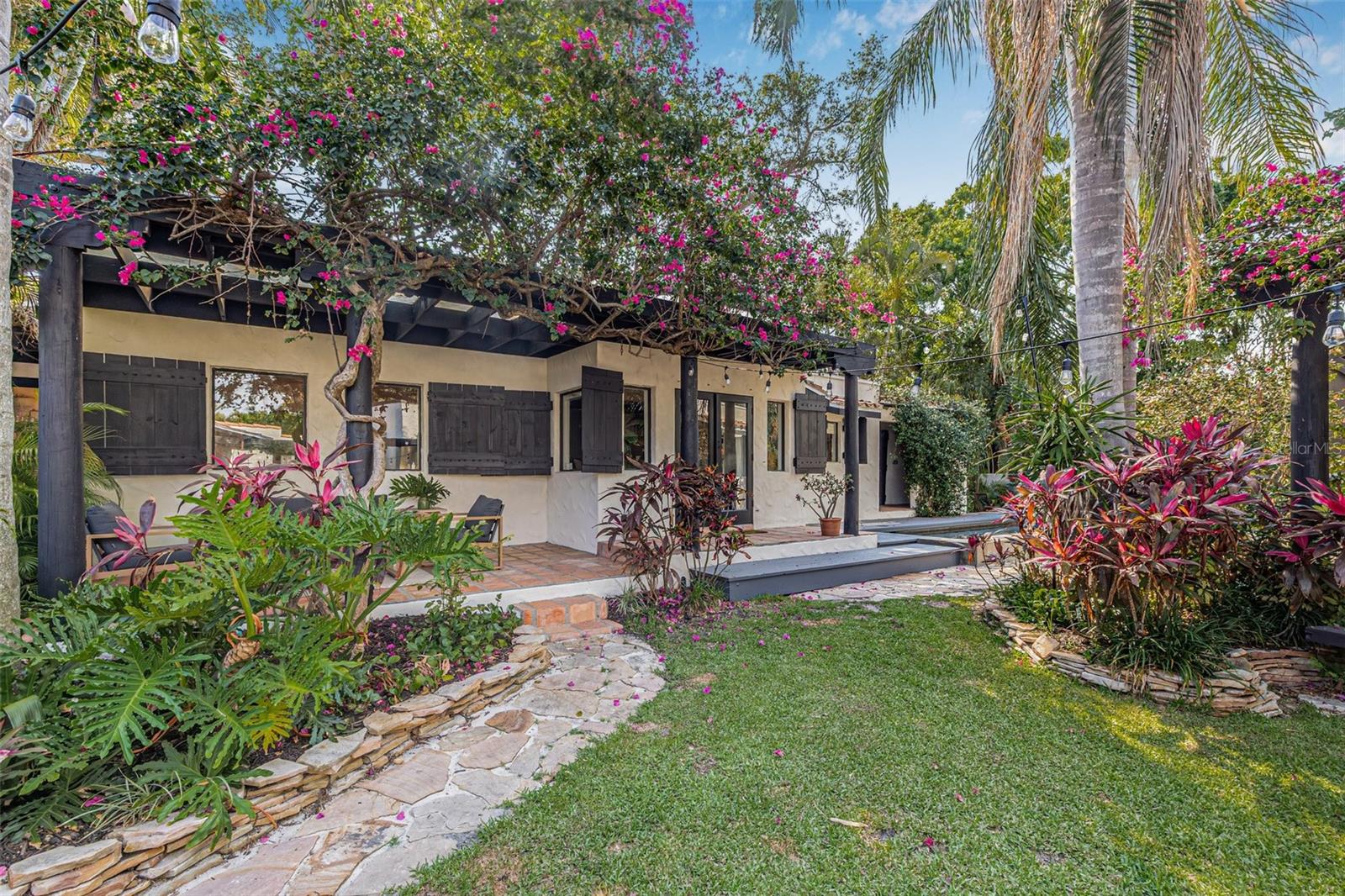 Image 44 of 99 For 122 Miramar Boulevard Ne