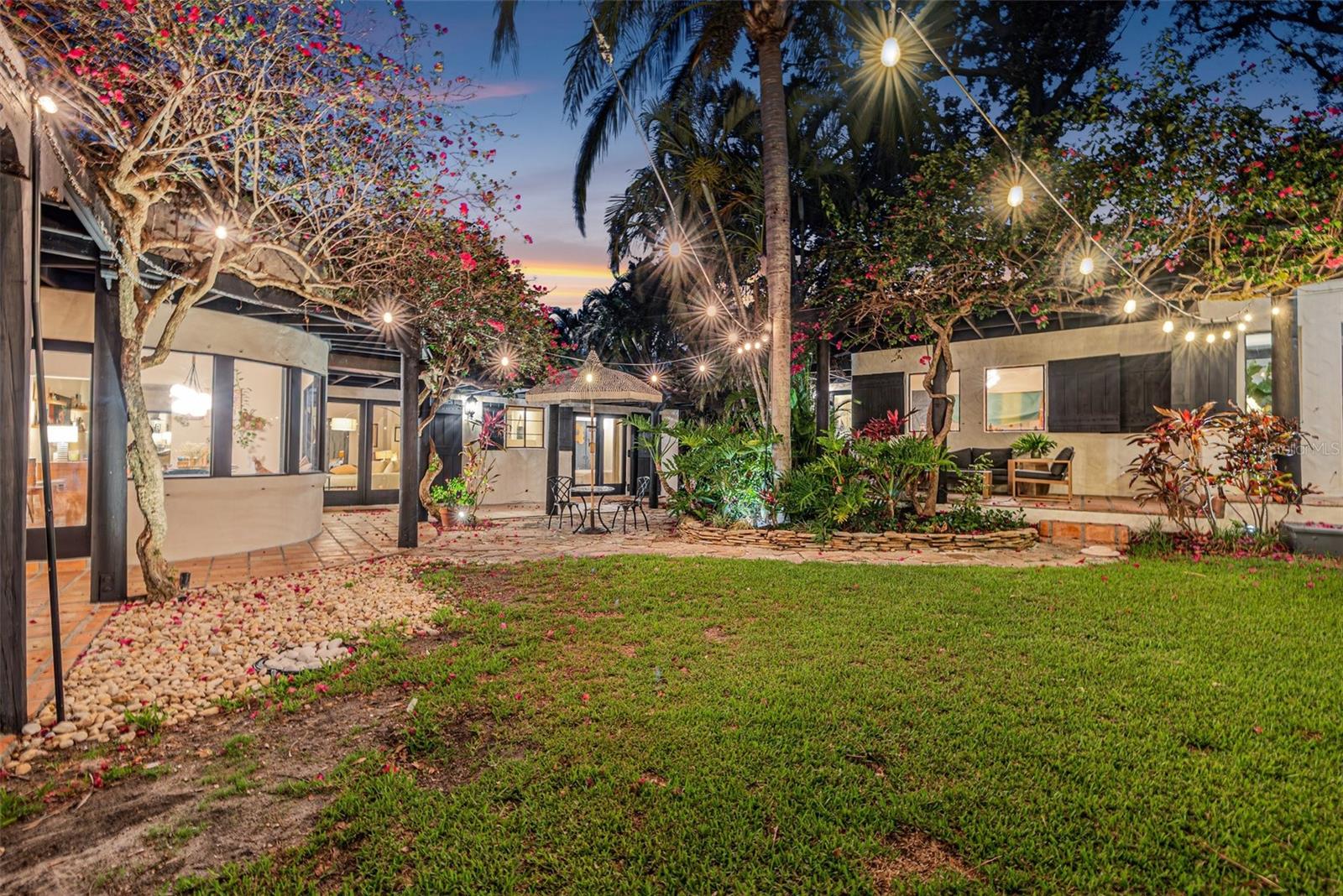 Image 45 of 99 For 122 Miramar Boulevard Ne