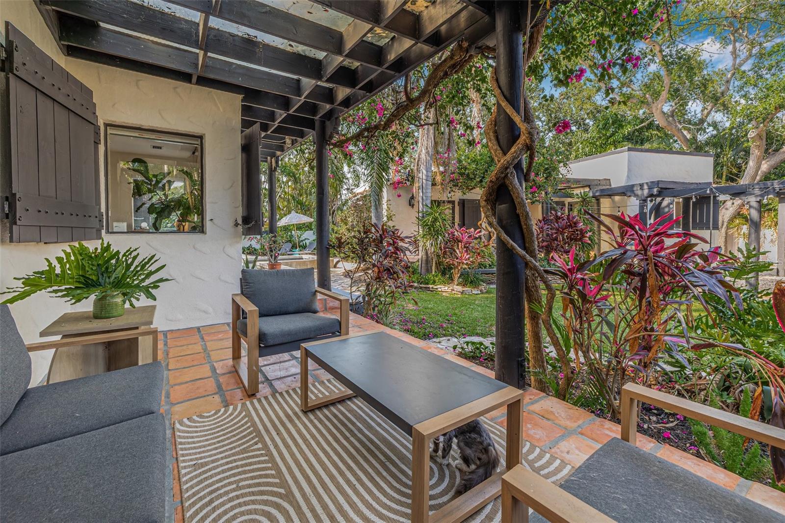 Image 46 of 99 For 122 Miramar Boulevard Ne