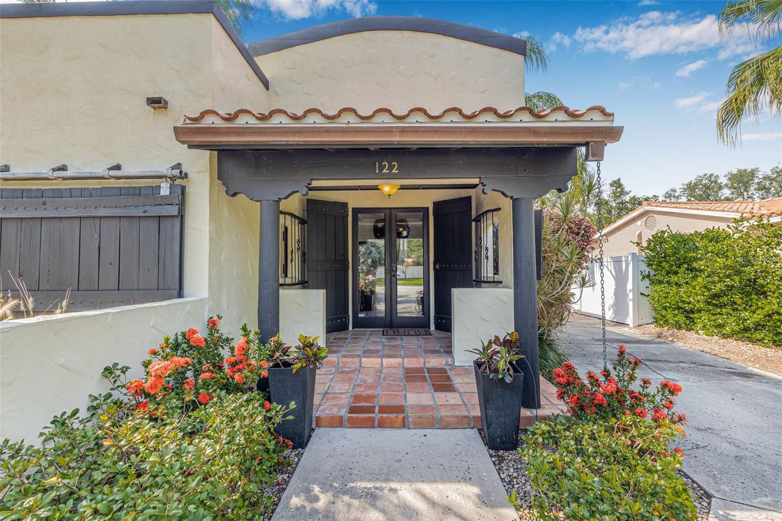 Image 5 of 99 For 122 Miramar Boulevard Ne