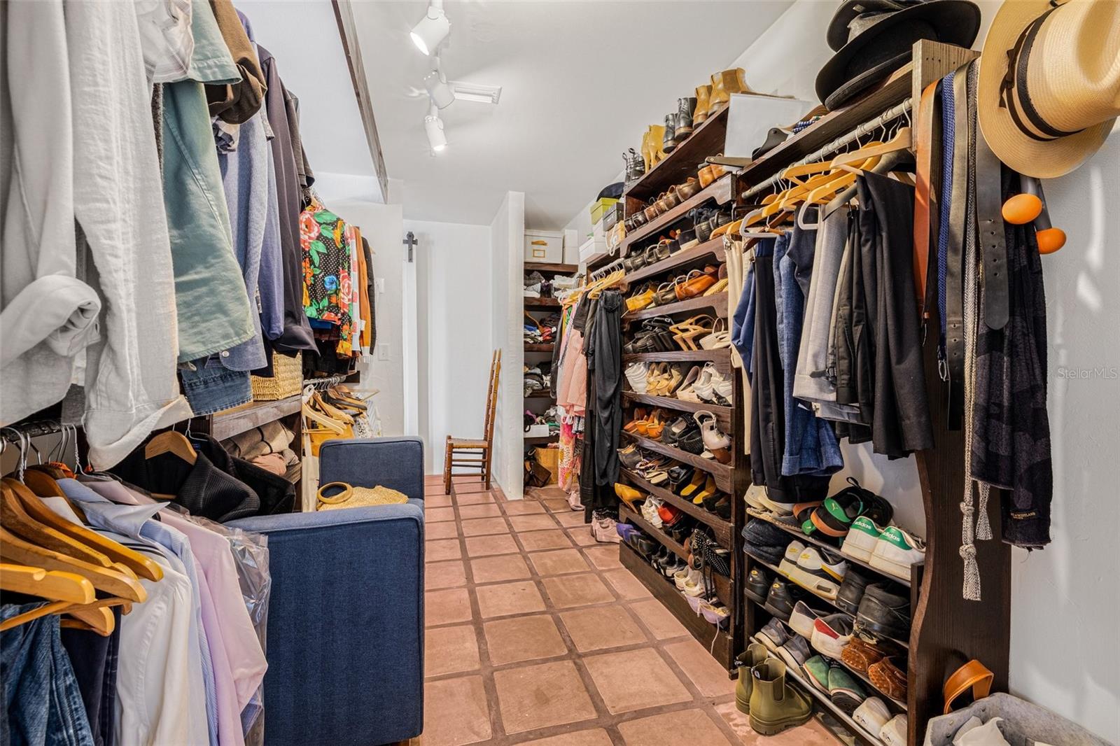 Image 50 of 99 For 122 Miramar Boulevard Ne