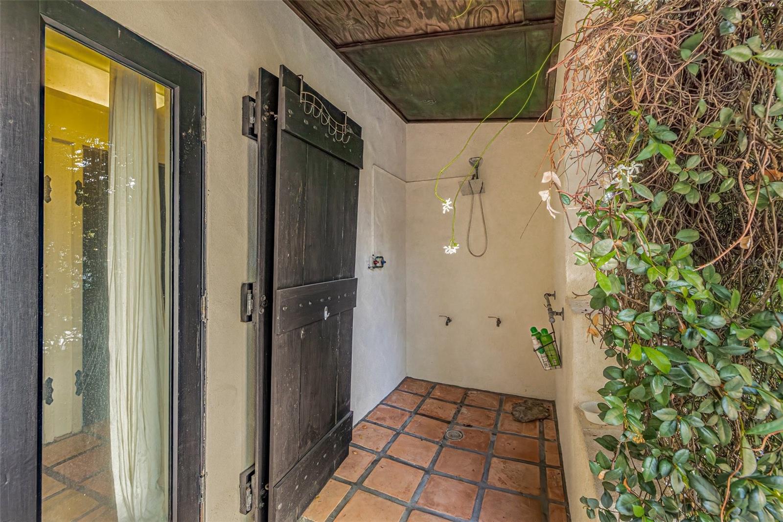 Image 56 of 99 For 122 Miramar Boulevard Ne