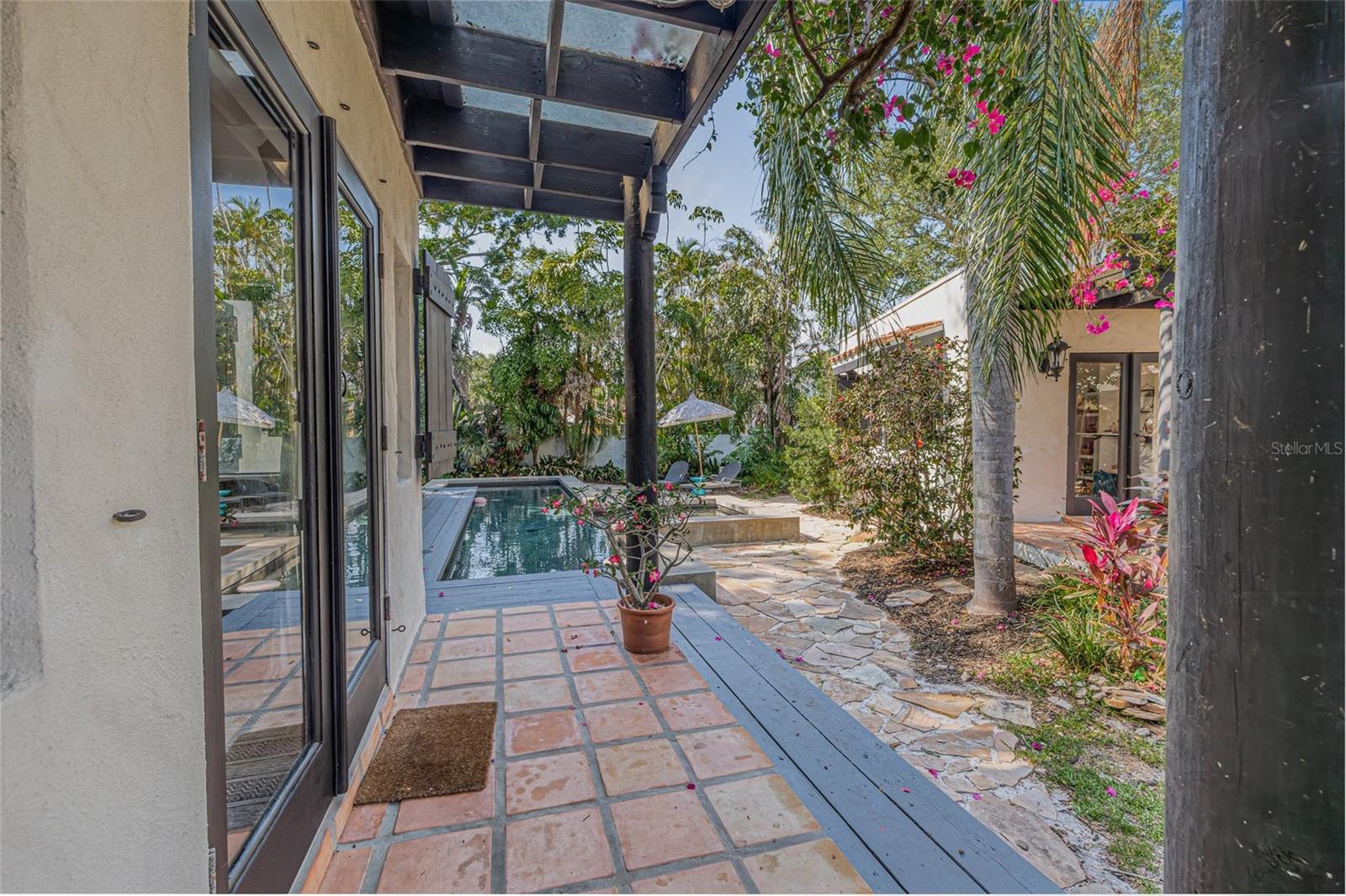 Image 57 of 99 For 122 Miramar Boulevard Ne