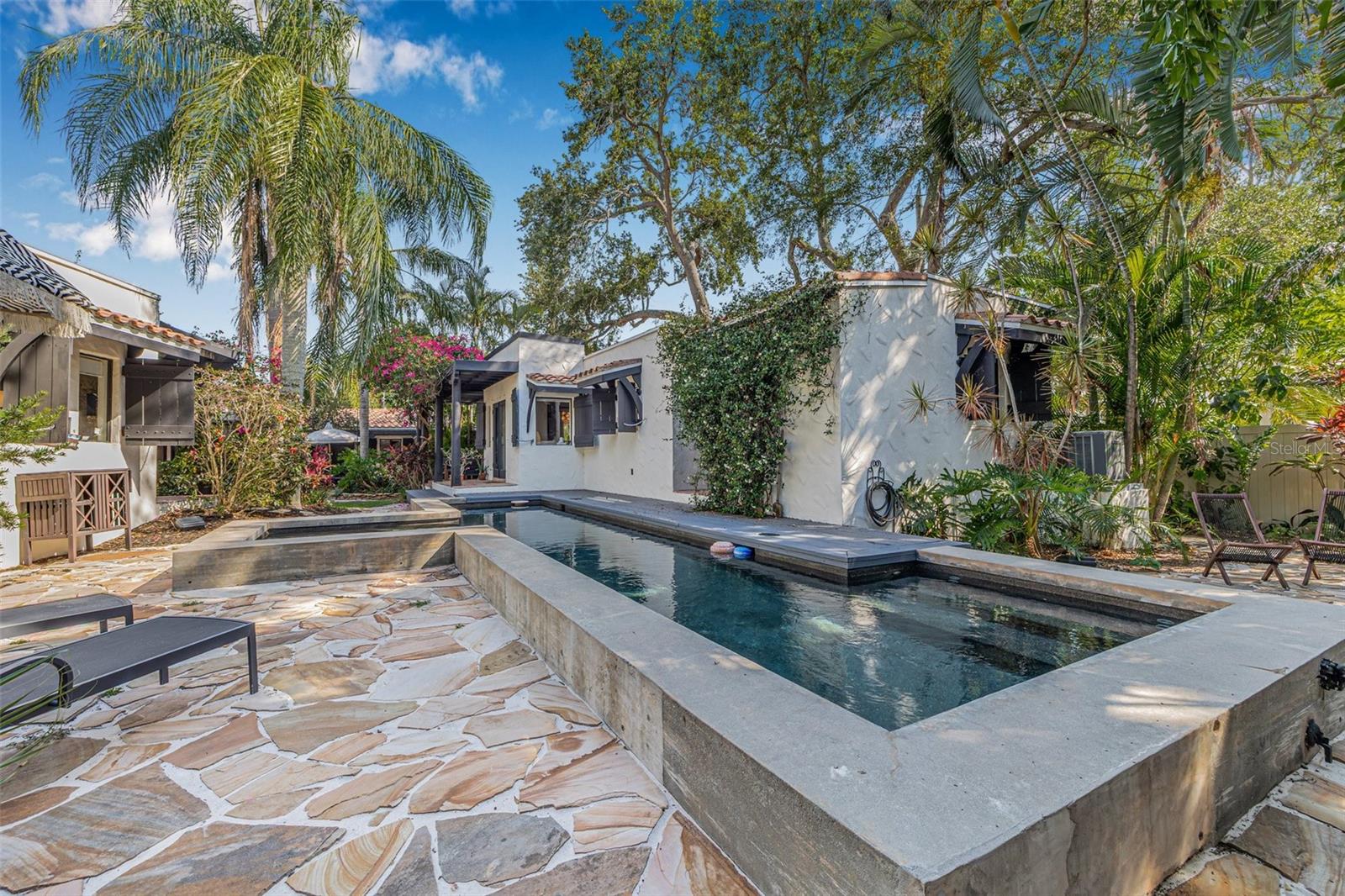 Image 58 of 99 For 122 Miramar Boulevard Ne