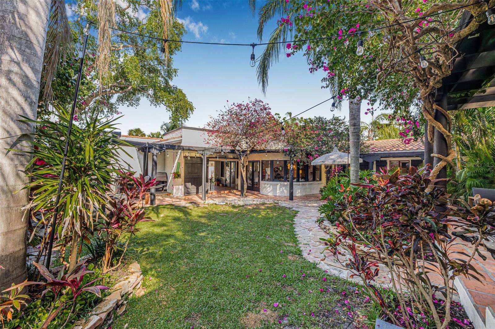 Image 59 of 99 For 122 Miramar Boulevard Ne