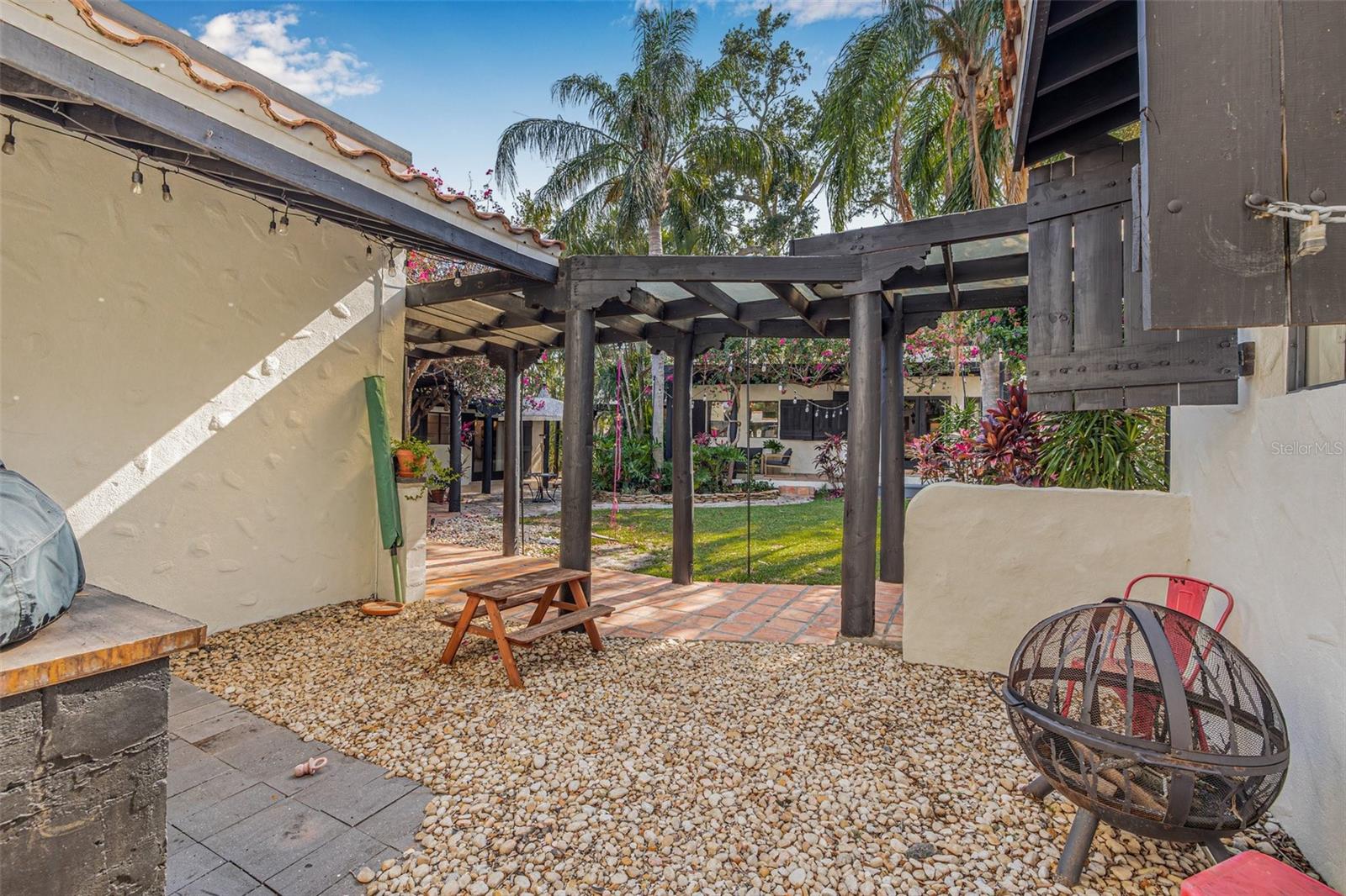 Image 60 of 99 For 122 Miramar Boulevard Ne