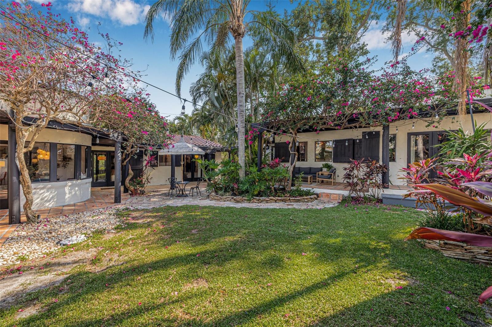 Image 66 of 99 For 122 Miramar Boulevard Ne