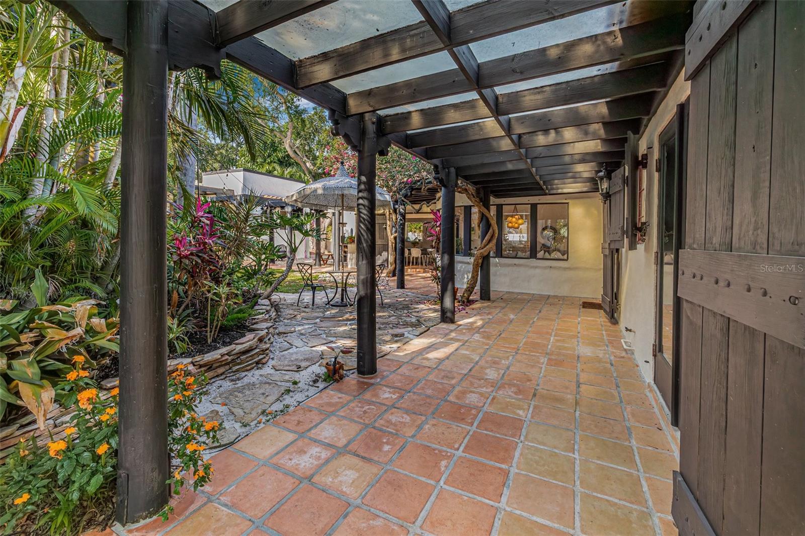 Image 67 of 99 For 122 Miramar Boulevard Ne