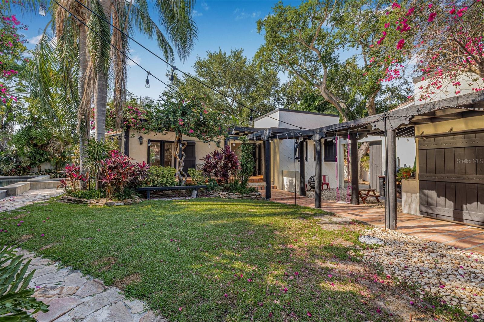 Image 68 of 99 For 122 Miramar Boulevard Ne