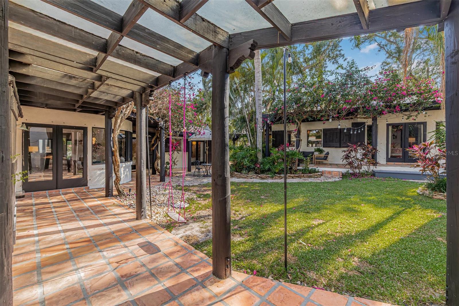 Image 69 of 99 For 122 Miramar Boulevard Ne