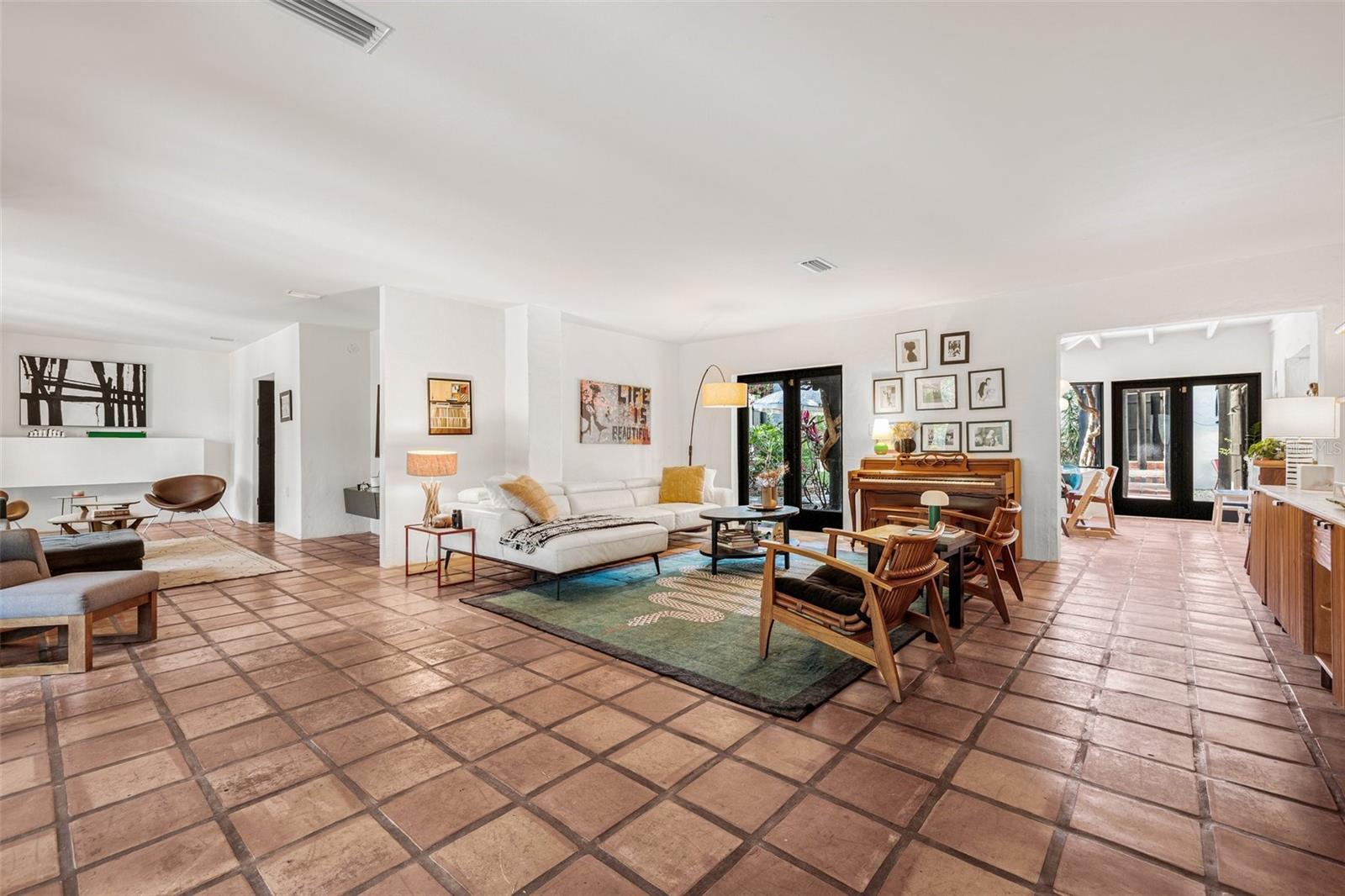 Image 7 of 99 For 122 Miramar Boulevard Ne