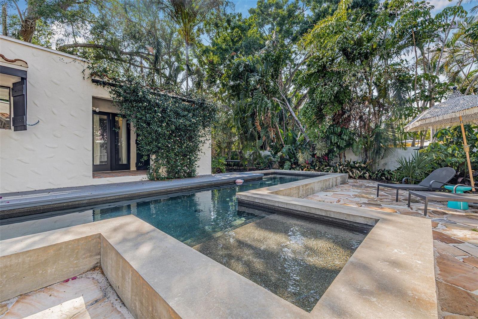 Image 75 of 99 For 122 Miramar Boulevard Ne