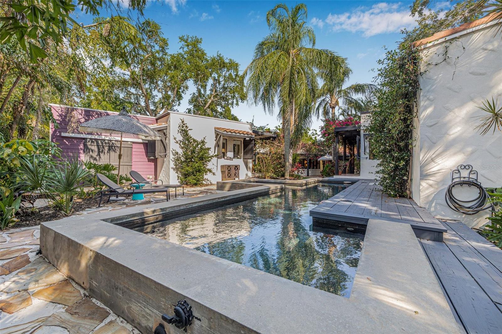 Image 76 of 99 For 122 Miramar Boulevard Ne