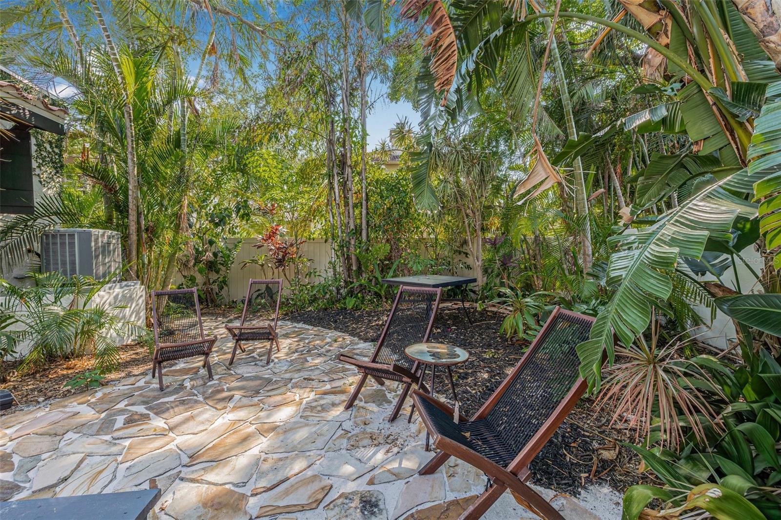Image 77 of 99 For 122 Miramar Boulevard Ne