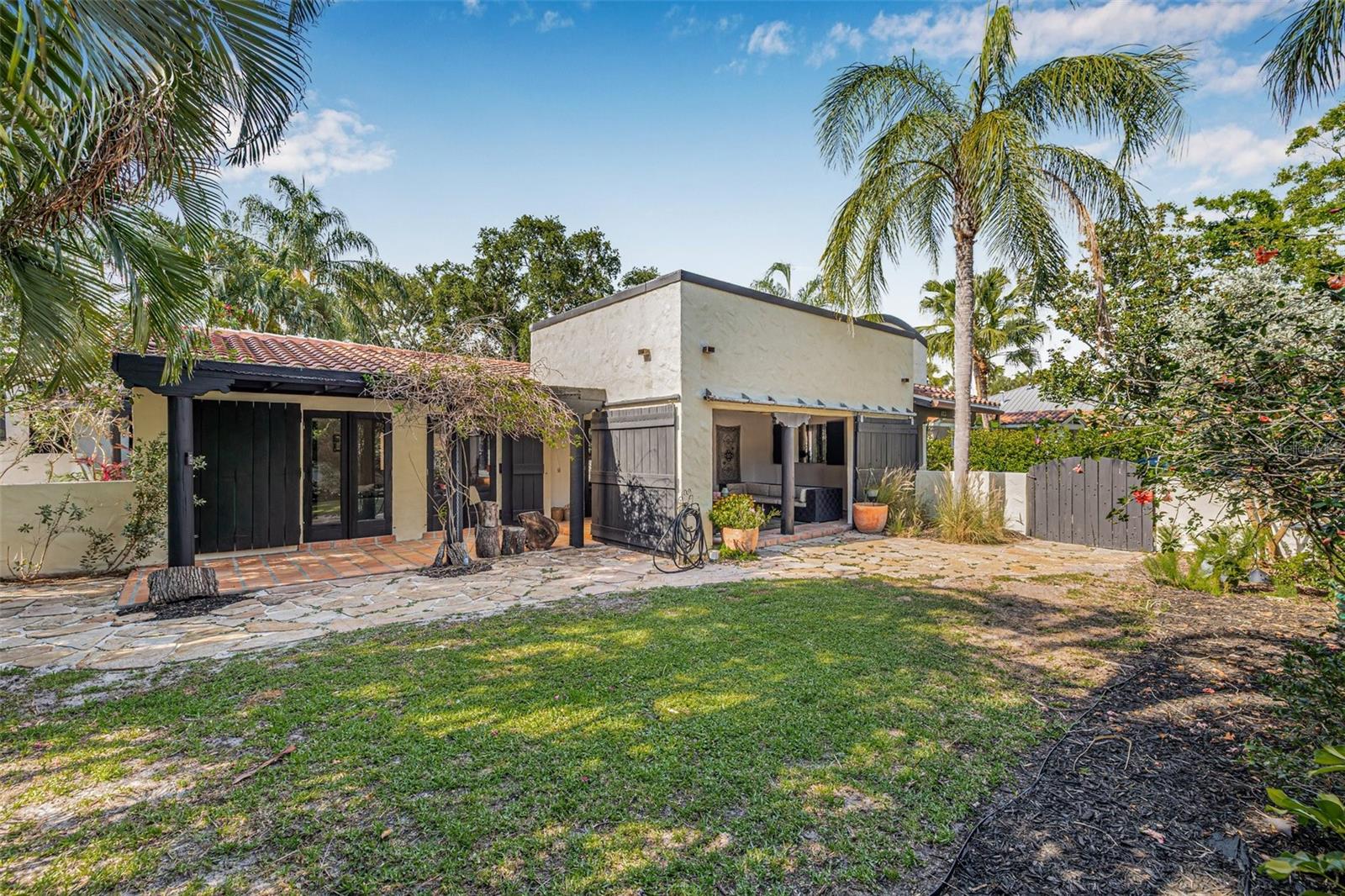 Image 83 of 99 For 122 Miramar Boulevard Ne
