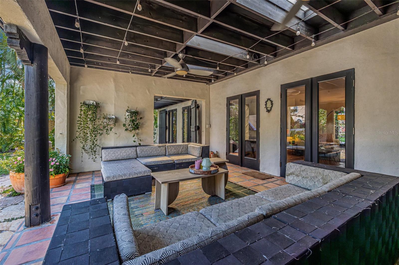 Image 85 of 99 For 122 Miramar Boulevard Ne