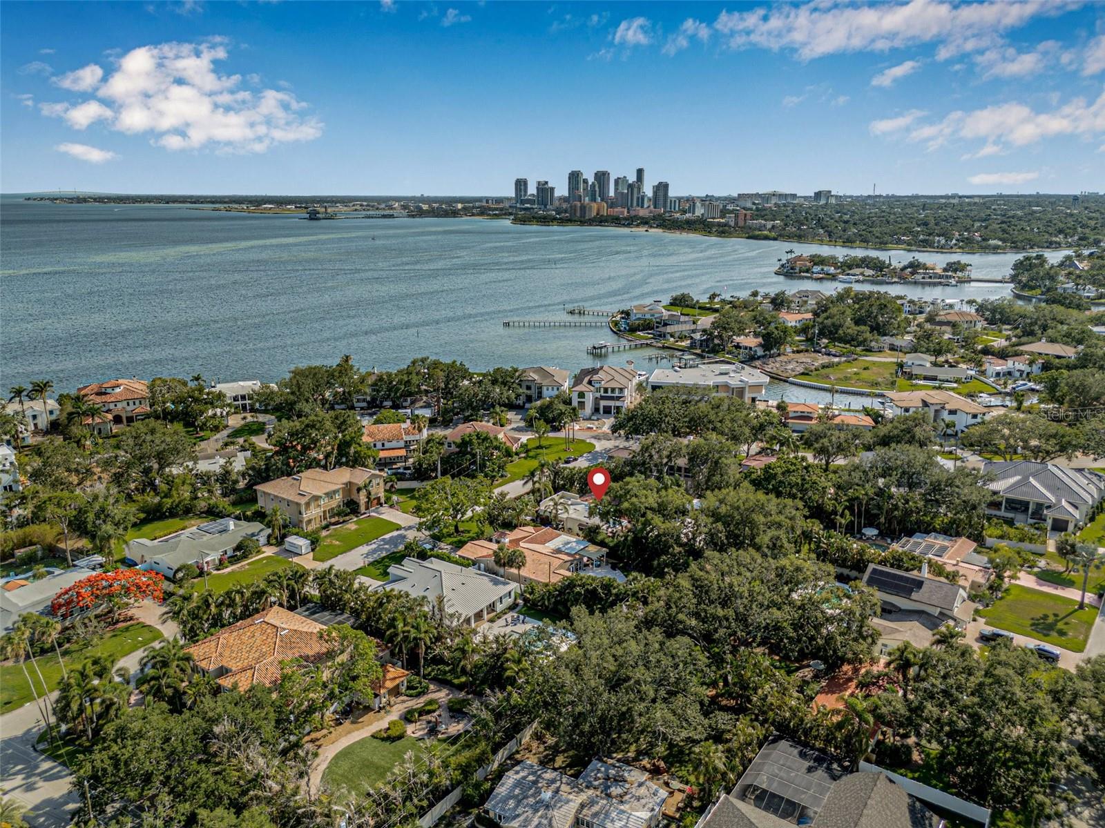 Image 90 of 99 For 122 Miramar Boulevard Ne