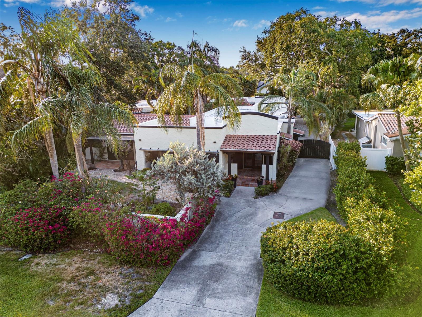 Image 92 of 99 For 122 Miramar Boulevard Ne
