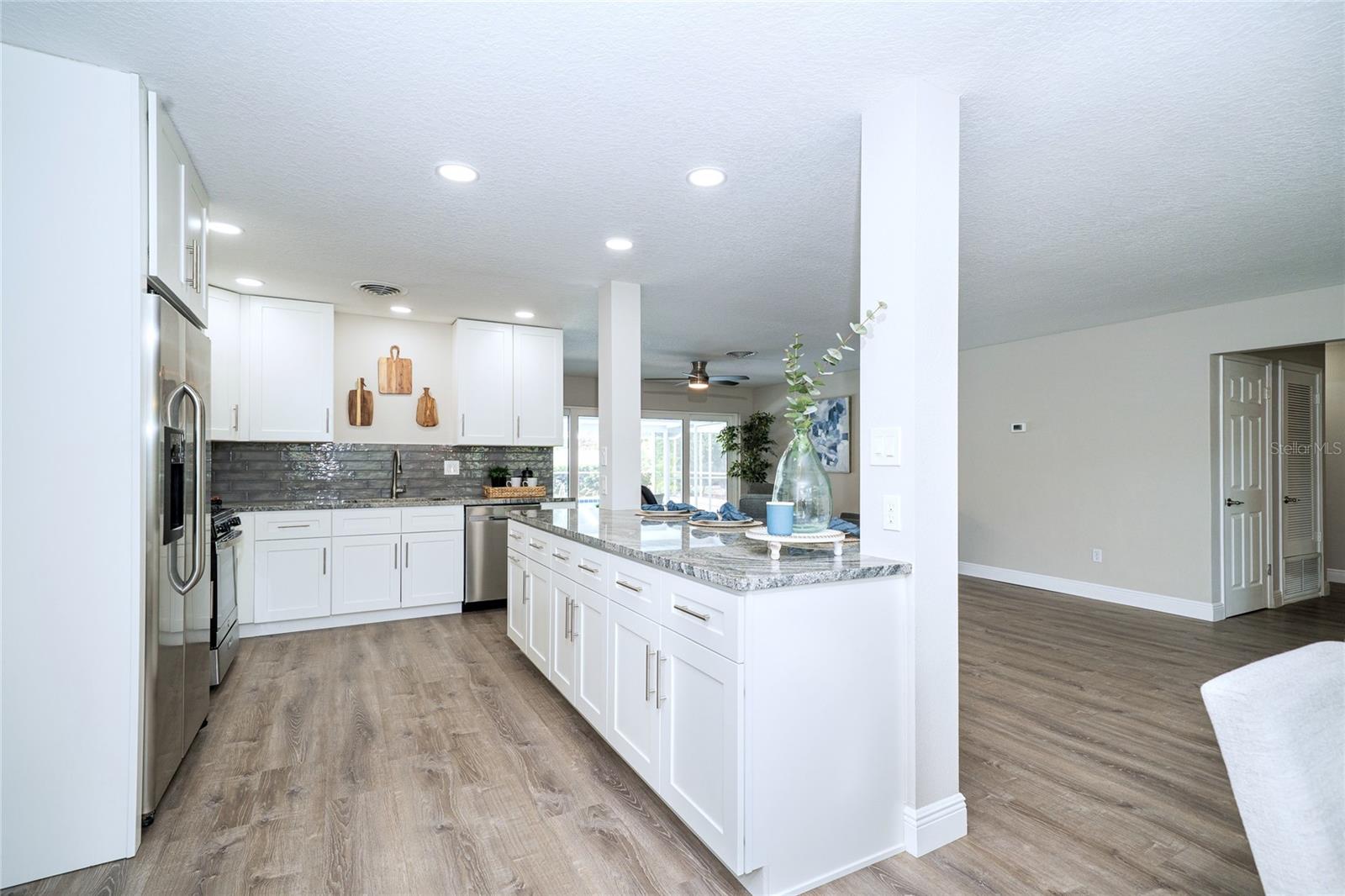 Image 11 of 44 For 415 Mission Hills Avenue
