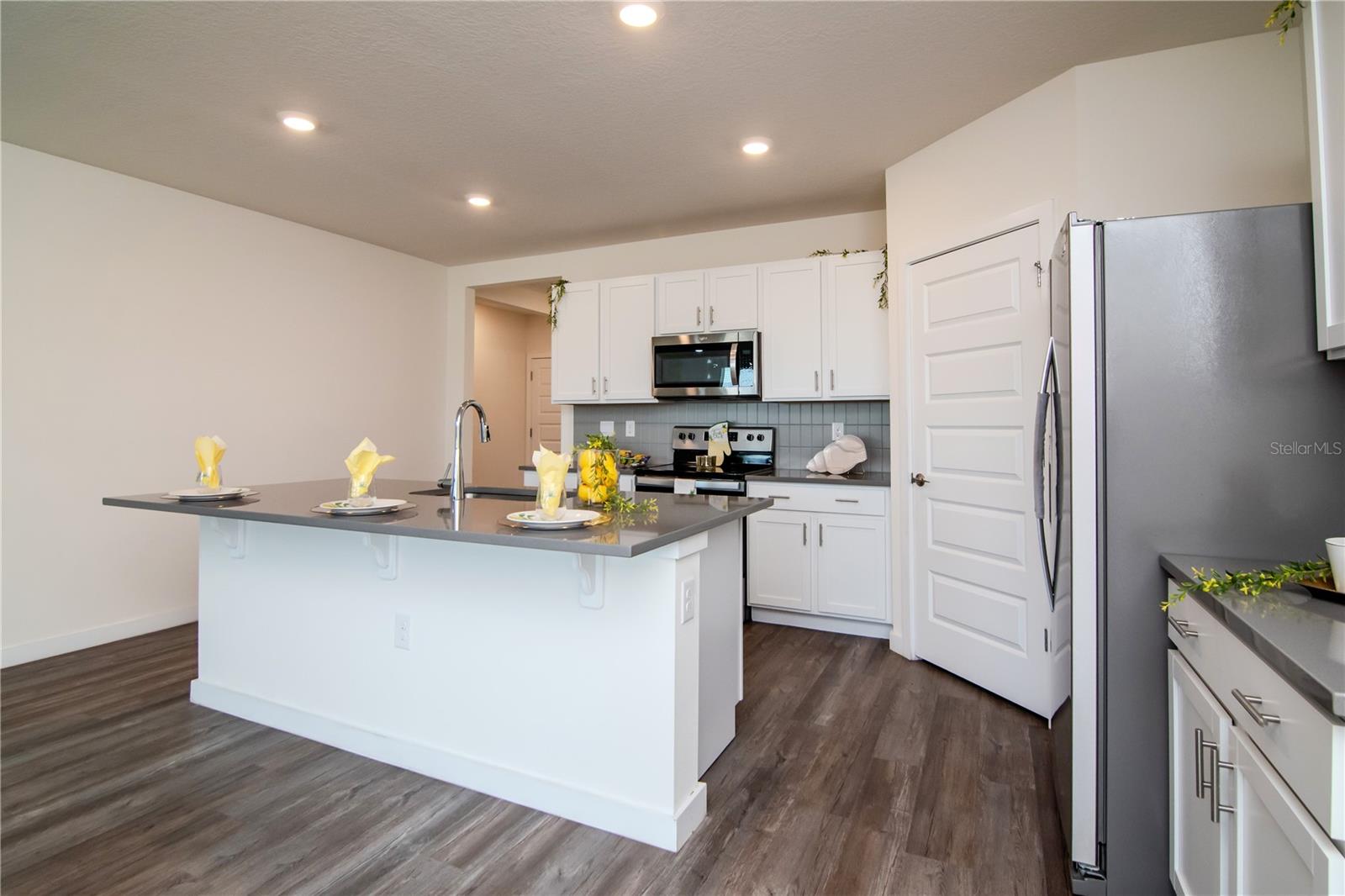 Listing photo id 1 for 9795 Crescent Ray Drive