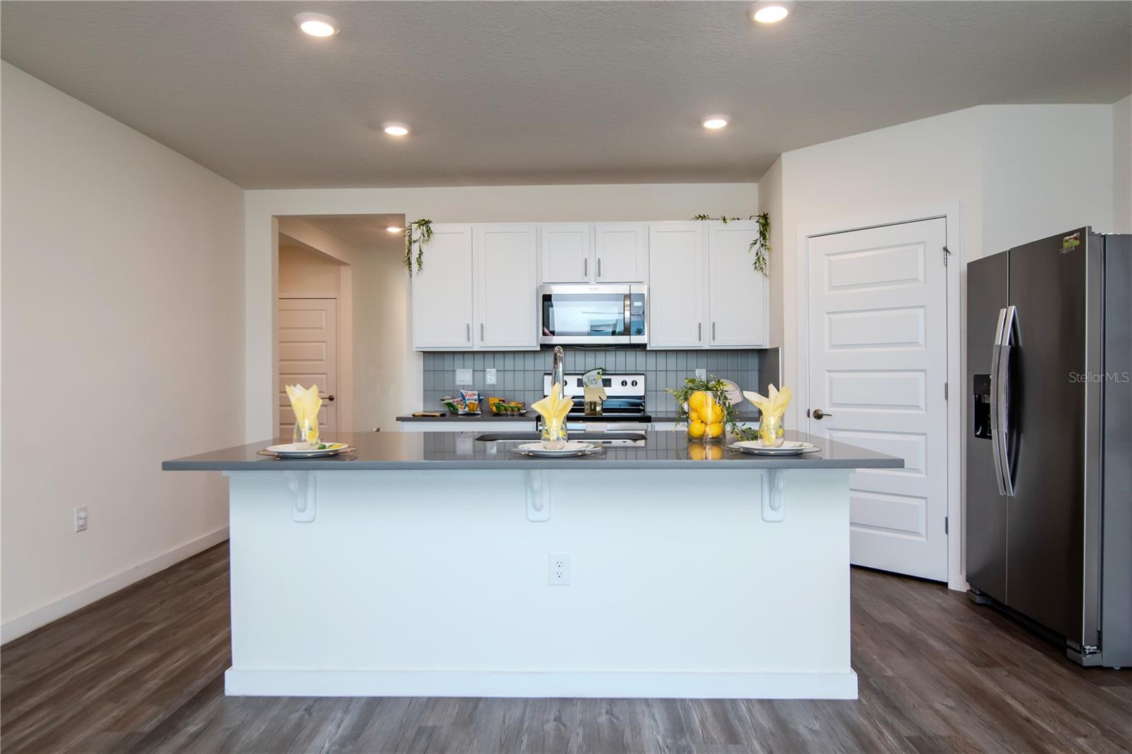 Listing photo id 3 for 9795 Crescent Ray Drive