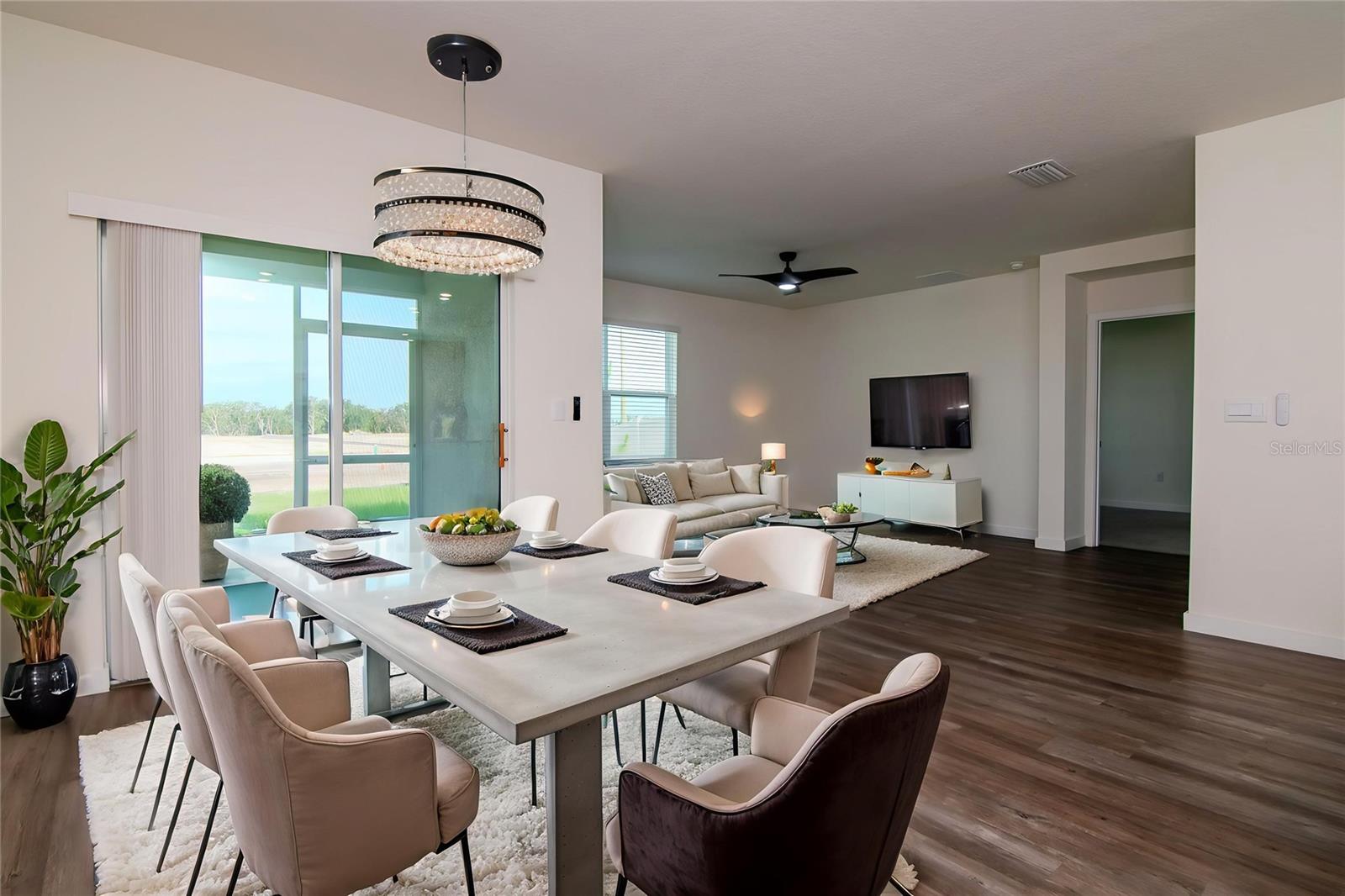 Listing photo id 7 for 9795 Crescent Ray Drive