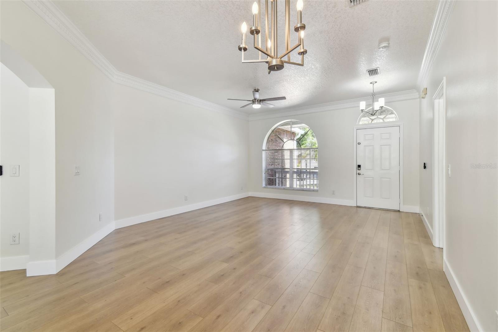 Image 13 of 82 For 9709 Bay Colony Drive