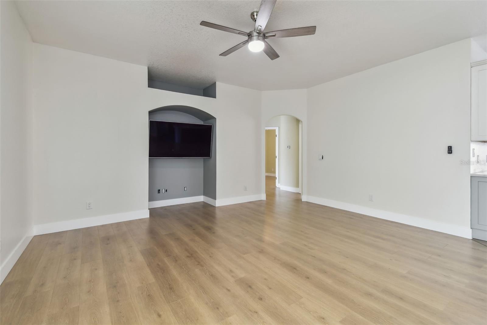 Image 15 of 82 For 9709 Bay Colony Drive