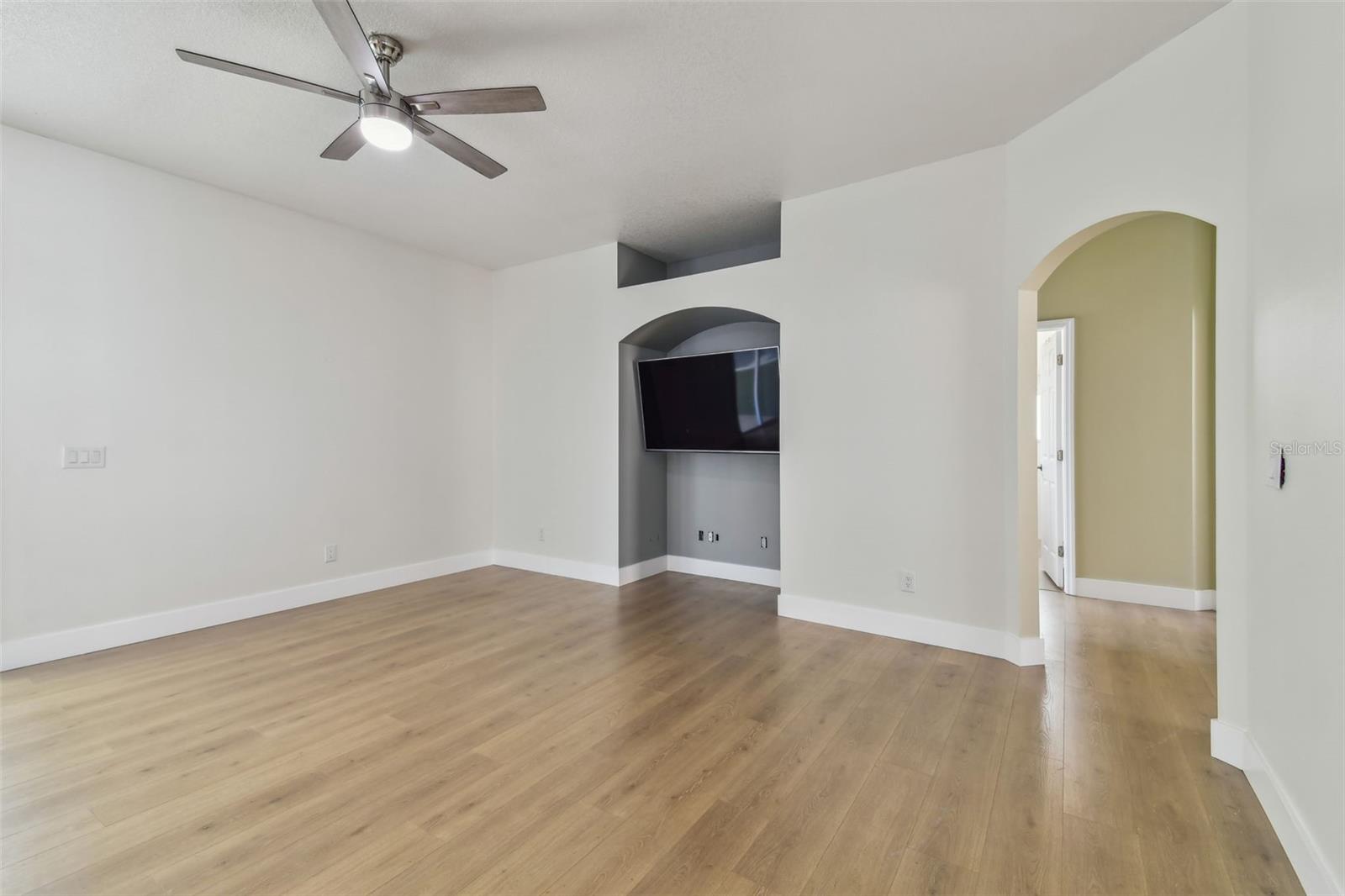 Image 16 of 82 For 9709 Bay Colony Drive