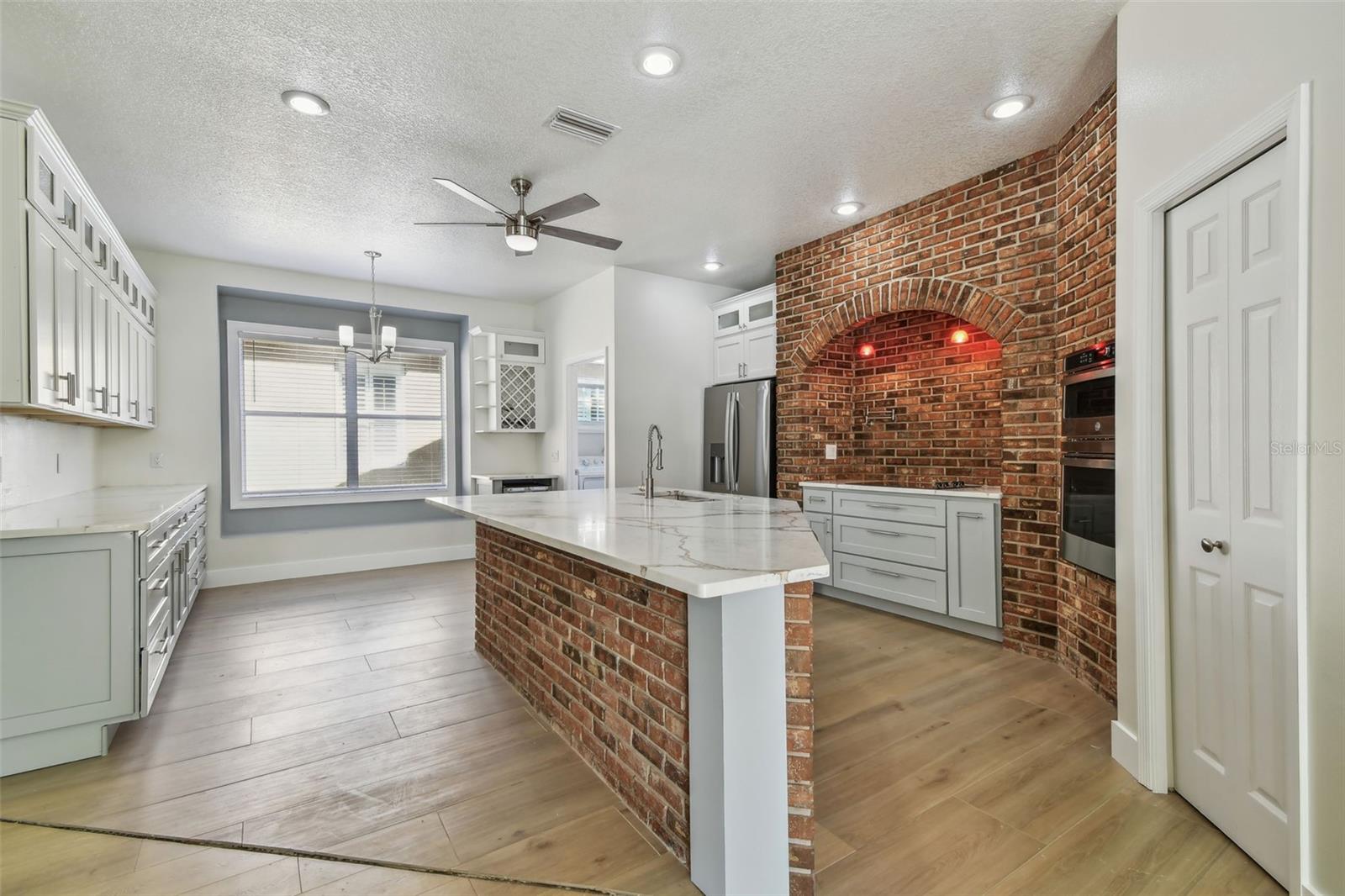 Image 18 of 82 For 9709 Bay Colony Drive