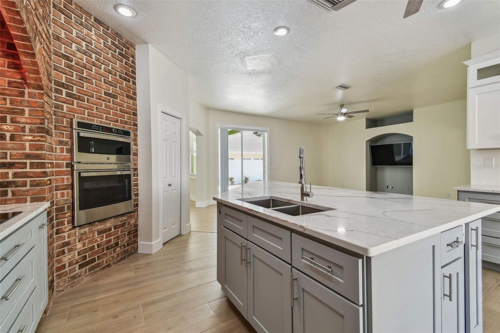 Image 23 of 82 For 9709 Bay Colony Drive
