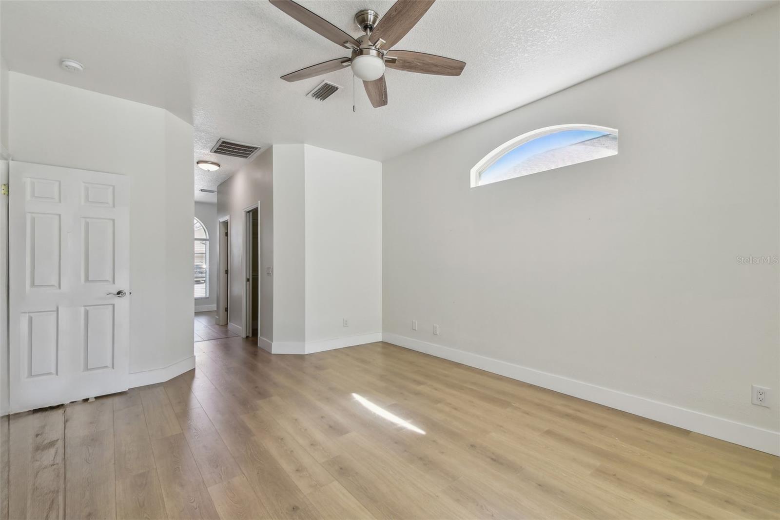 Image 33 of 82 For 9709 Bay Colony Drive