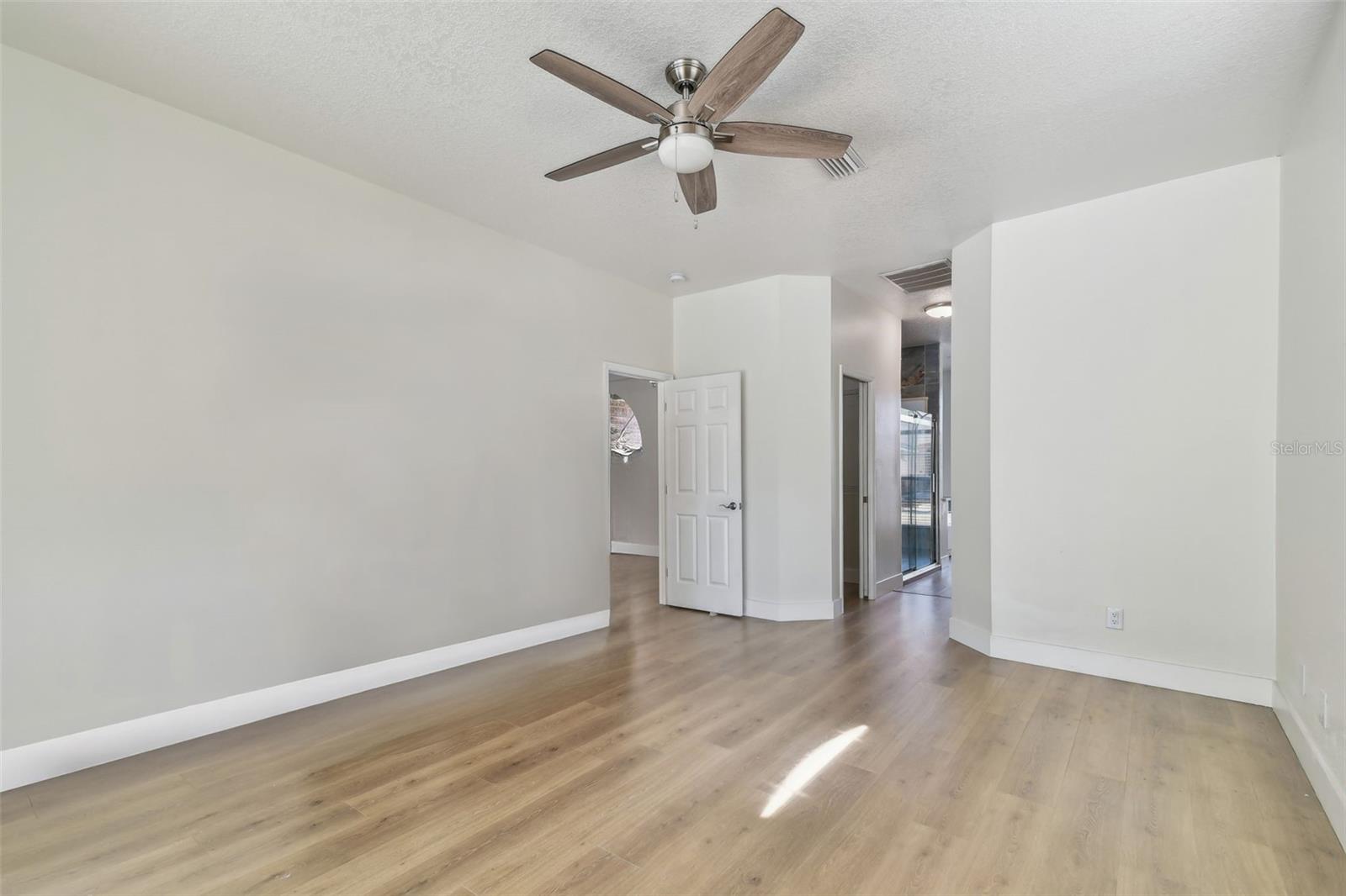 Image 34 of 82 For 9709 Bay Colony Drive