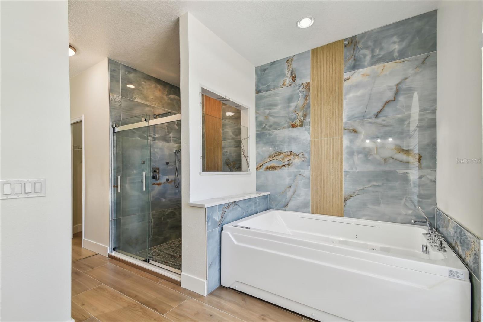Image 37 of 82 For 9709 Bay Colony Drive