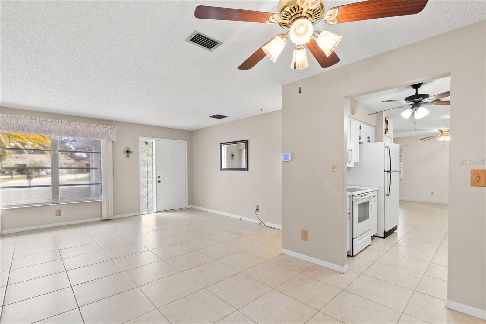 Image 10 of 39 For 2956 Sutherland Court