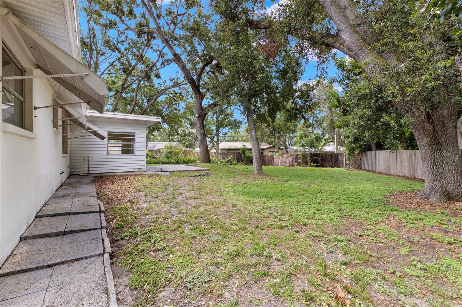 Image 20 of 39 For 2956 Sutherland Court