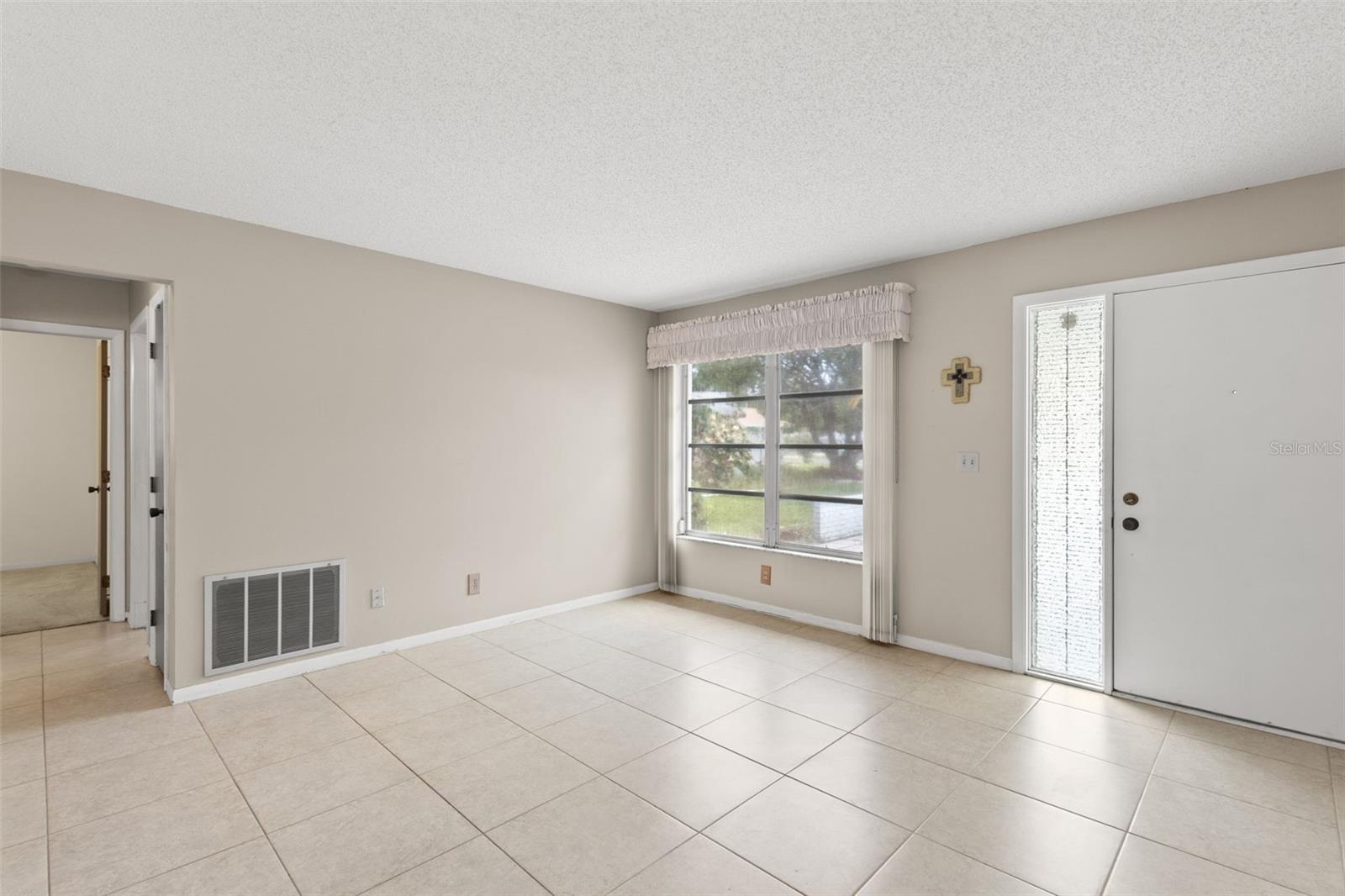 Image 6 of 39 For 2956 Sutherland Court